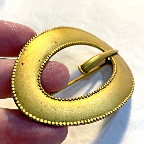 Victorian Brooch Sash Robe Scarf Pin Lustrous Goldtone Metal Buckle Shaped Oval - Picture 4 of 8